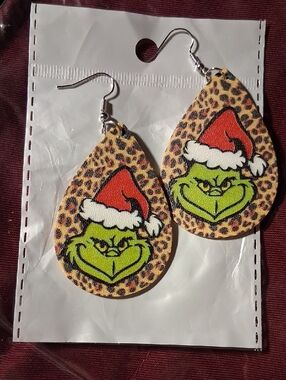 NWT! Grinch Santa Hat Leopard Print Teardrop Earrings